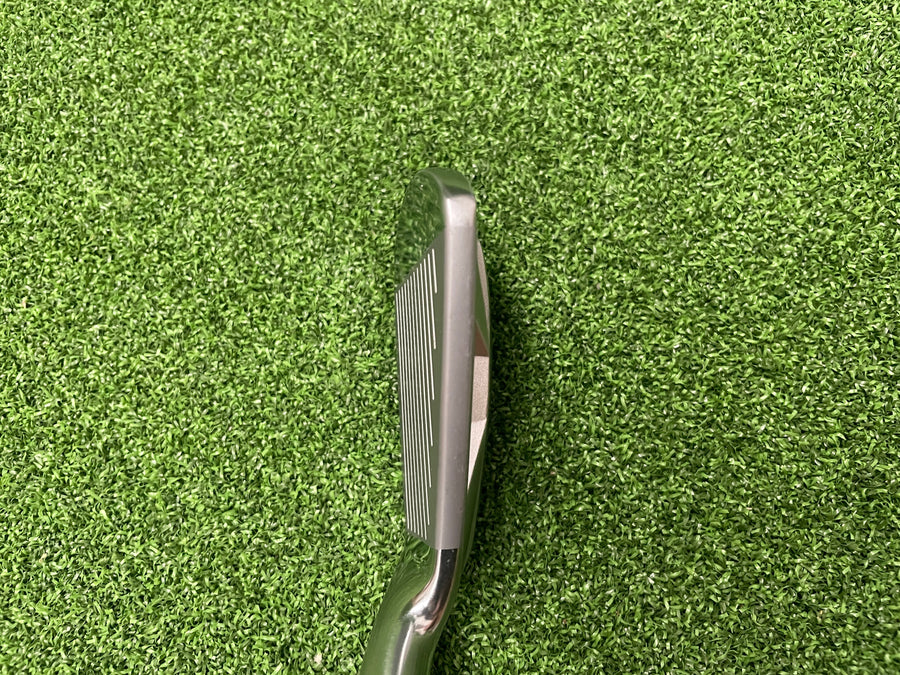 2017 Bridgestone Tour B JGR HF2 4 Iron (EXCELLENT) - shaft detail