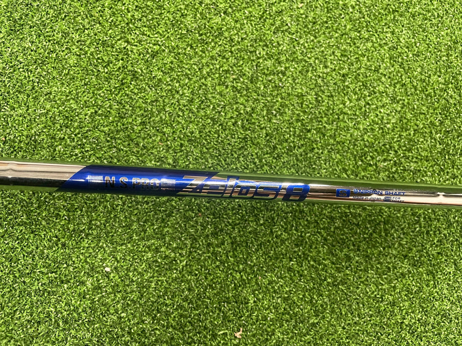 2017 Bridgestone Tour B JGR HF2 4 Iron (EXCELLENT) - grip detail