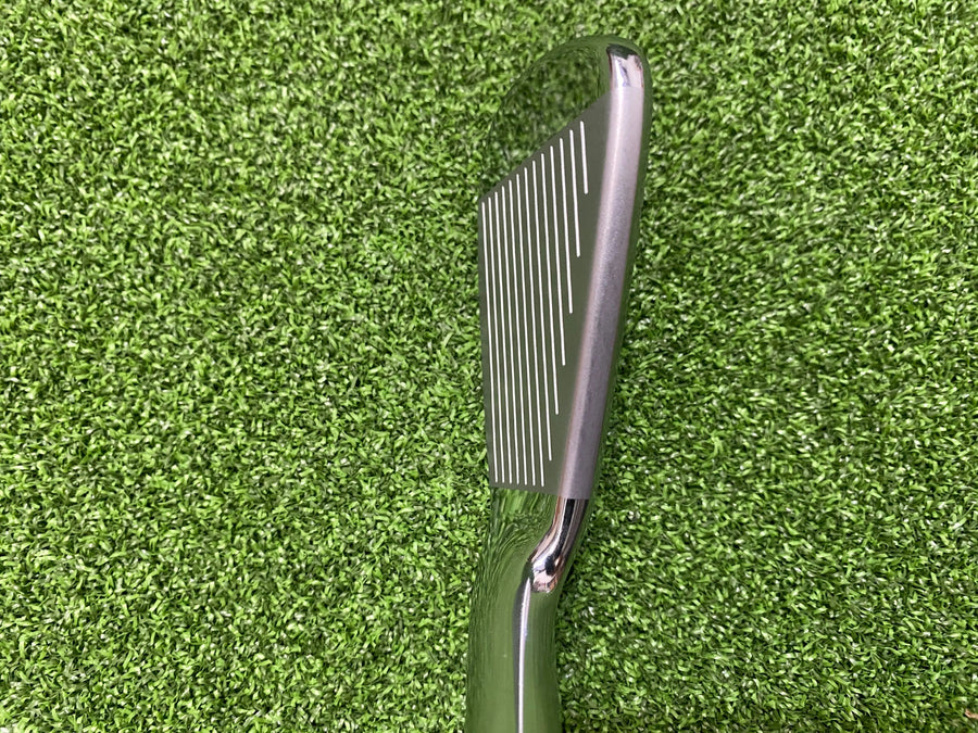2009 TaylorMade R9 4 Iron (EXCELLENT) - clubface
