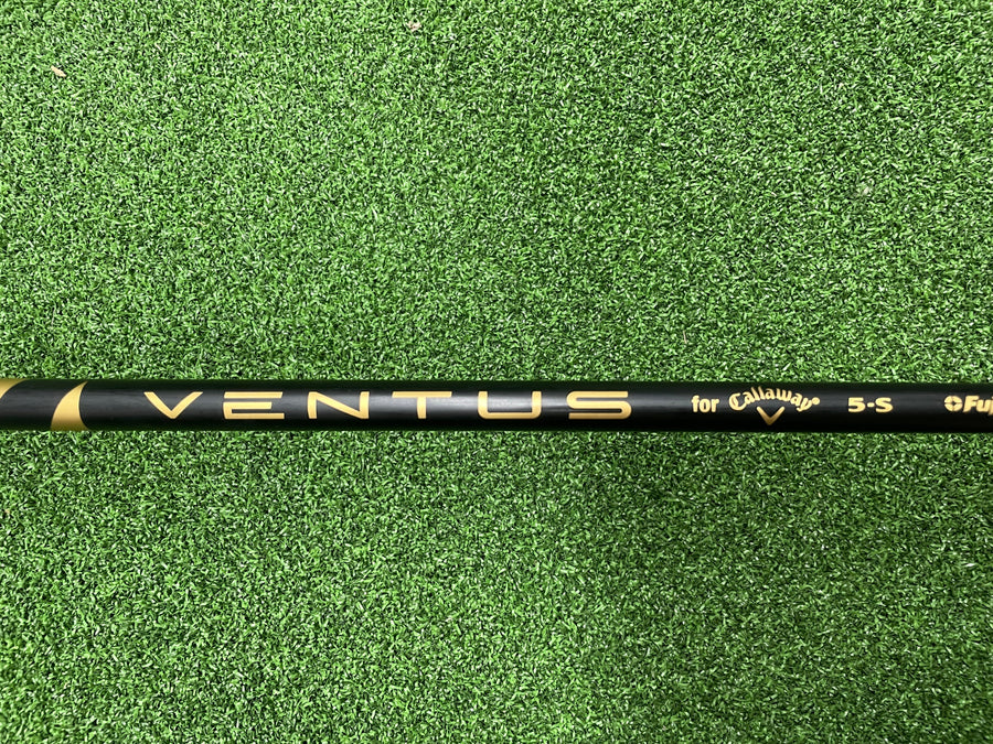 2022 Callaway Rogue ST Max D 16° 3 Wood With Headcover - grip detail