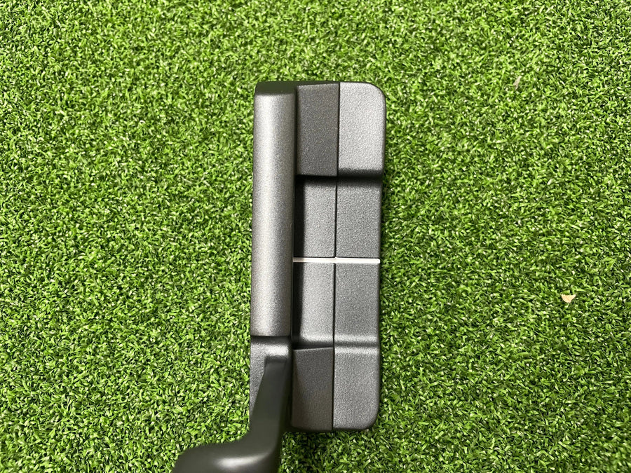 2025 Odyssey DFX #1 33" Putter With Headcover (LIKE NEW) - sole