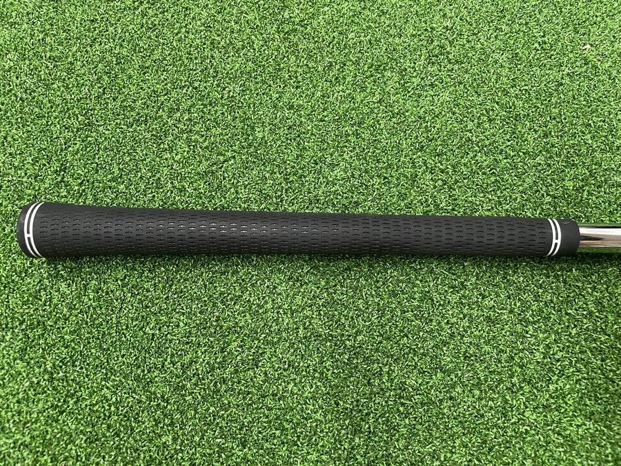 Titleist 910H Hybrid 19° Stiff (USED) - grip detail