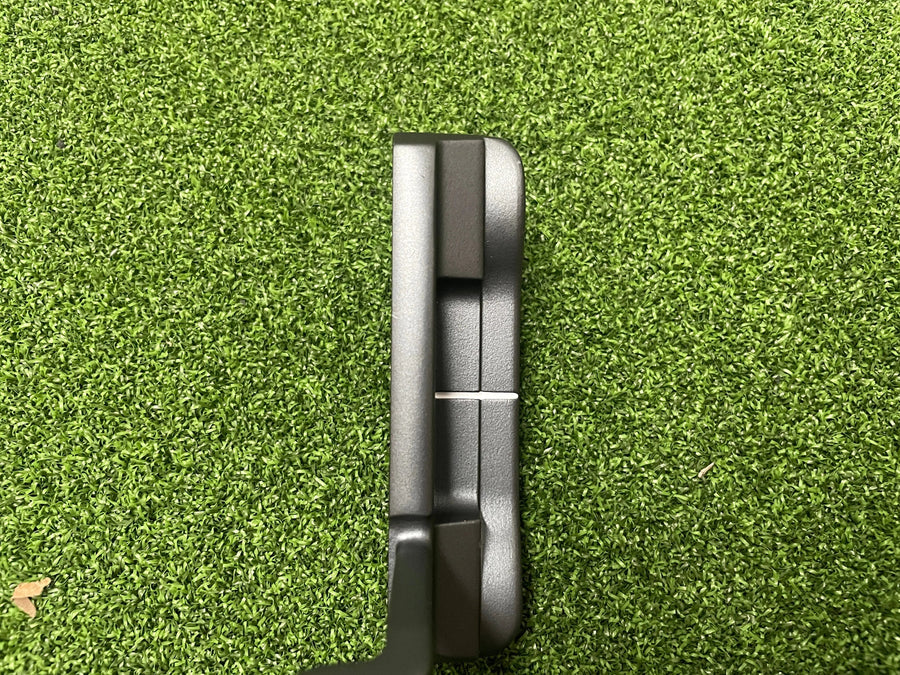 2025 Odyssey DFX #1 34" Putter (EXCELLENT) - sole