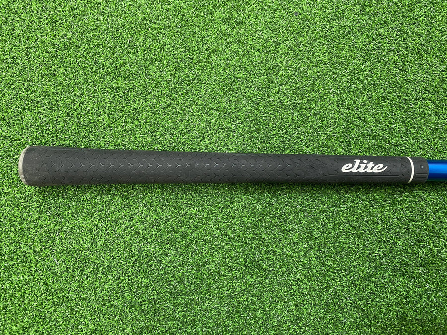 Titleist 913 D2 Driver 9.5° Stiff (USED) - grip detail
