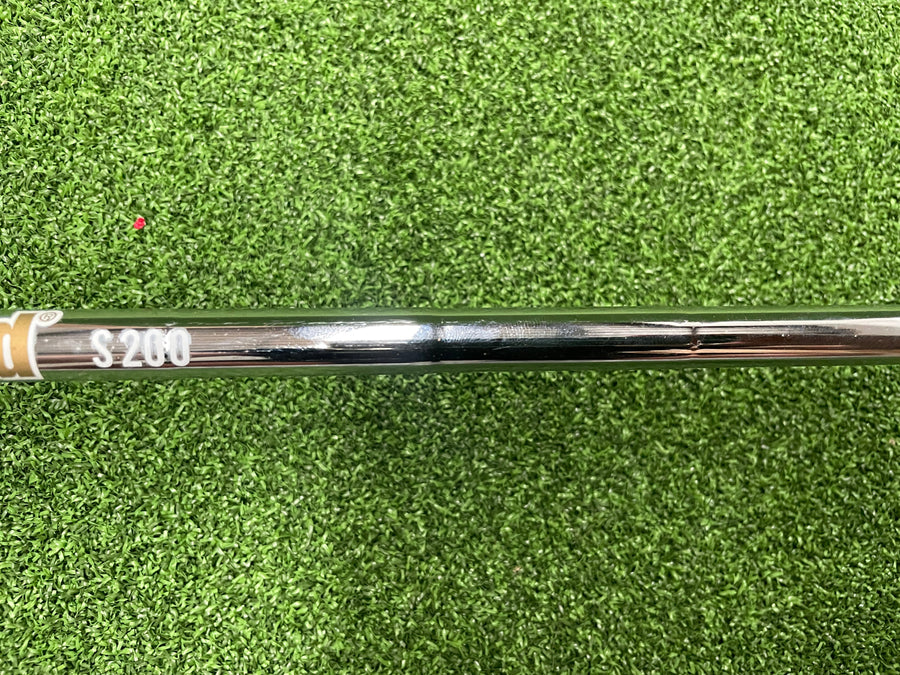 TaylorMade Milled Grind Nickel Wedge 56 - grip detail