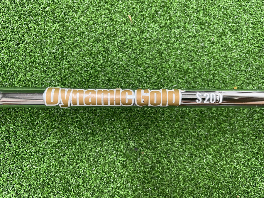Cleveland RTX Deep Forged Wedge 52 - grip detail