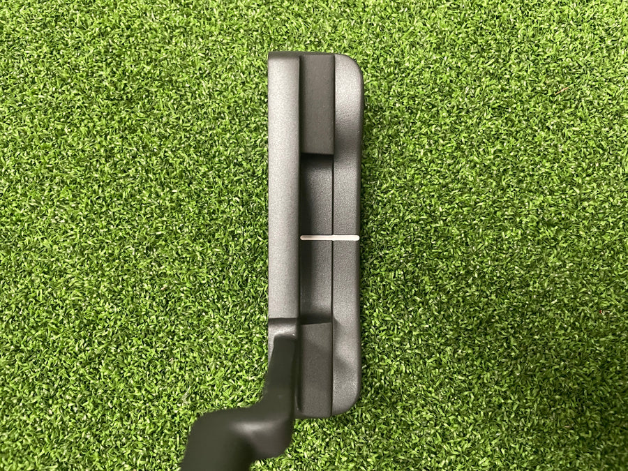 2025 Odyssey DFX #1 34" Putter (EXCELLENT) - sole