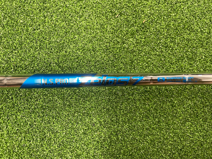 2020 Callaway Mavrik 6-9, PW Iron Set - grip detail