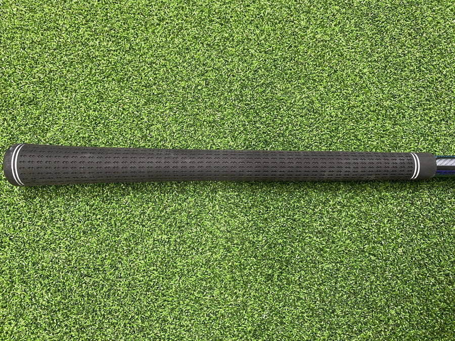 TaylorMade GAPR HI 25° 5 Hybrid - grip detail