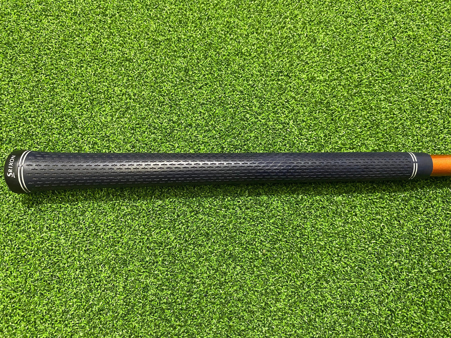 2016 Srixon Z565 10.5° Driver (EXCELLENT) - grip detail