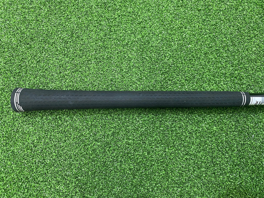 2022 Cobra LTDx 21° Ladies 4 Hybrid (LIKE NEW) - grip detail