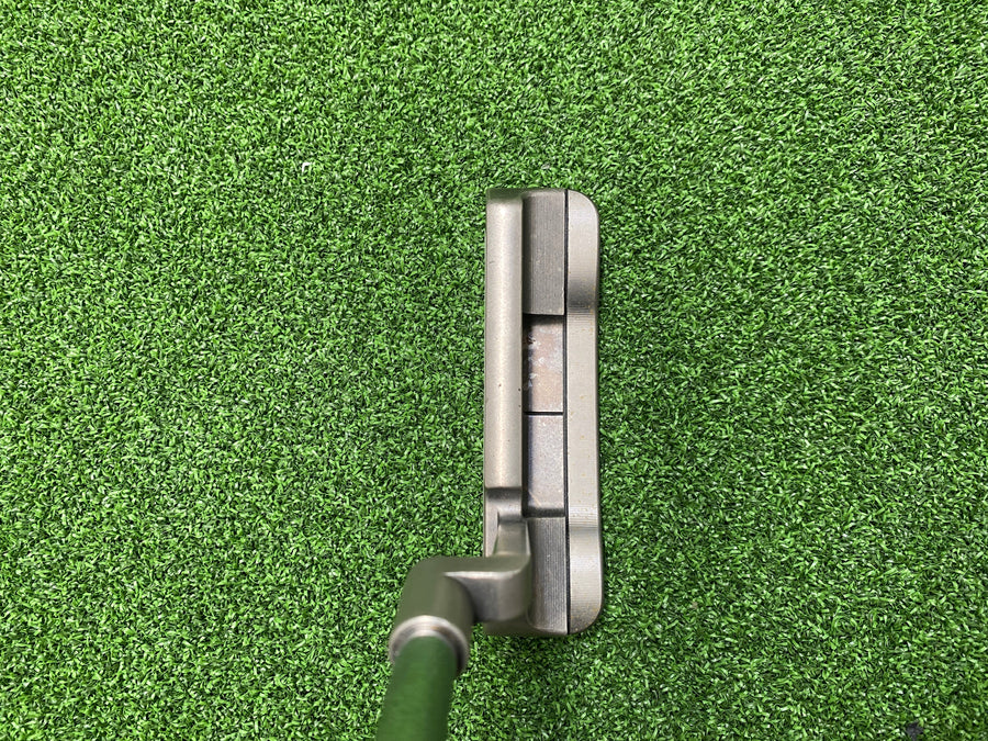 Odyssey Black Series Milled #1 33" Putter - sole