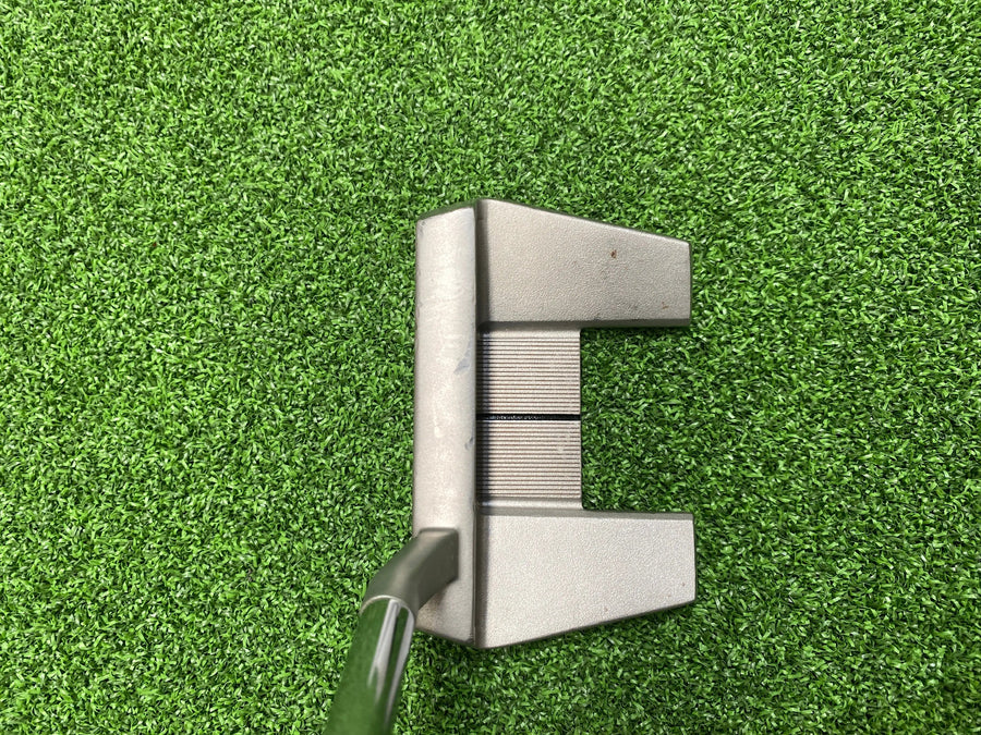 2021 Cleveland Huntington Beach #11 35" Putter - sole