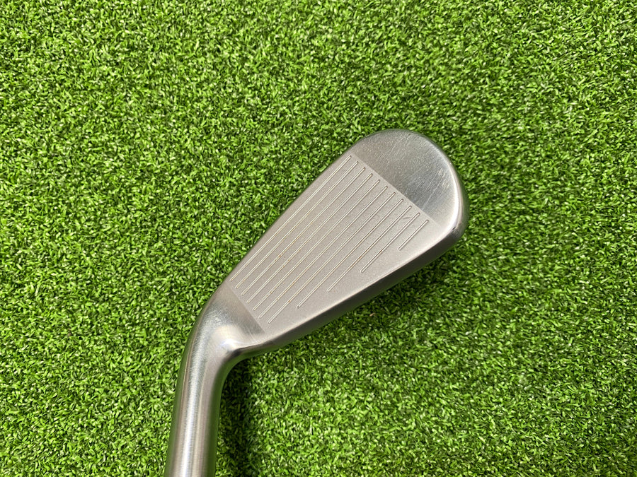TaylorMade SIM DHY Utility 19° Right Handed (USED) - shaft detail