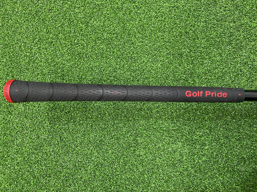 NIKE T100 5 Hybrid 23° - grip detail