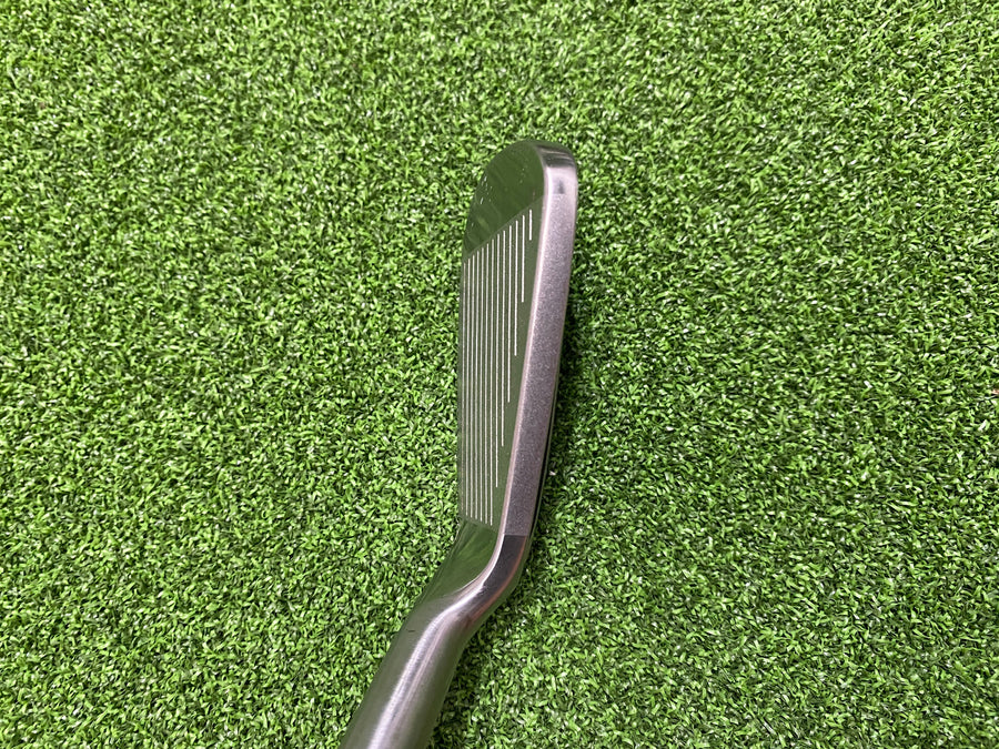 Wilson Deep Red Tour Iron Set 5-9, PW, SW - shaft detail