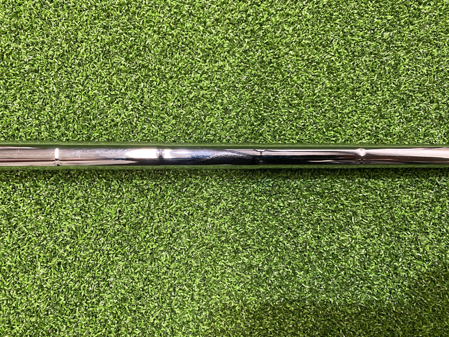 Titleist 913H Utility 21° - grip detail