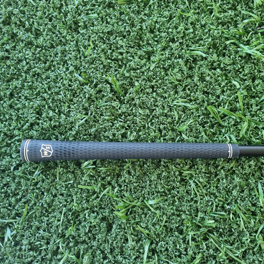 Wilson D7 Hybrid #4 Regular Right Handed (USED) - grip