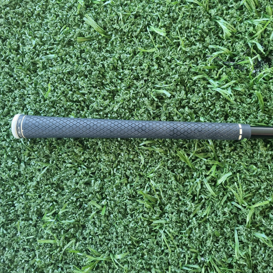 Cobra King 4 Hybrid Regular Right Handed (USED) - grip