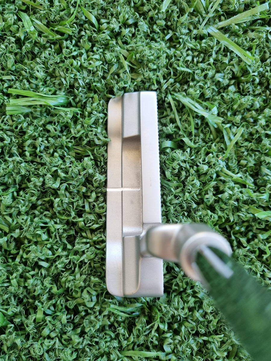 Cleveland Huntington Beach Collection #1 Putter Left Hand 35" (NEW – Display Stock) - topline