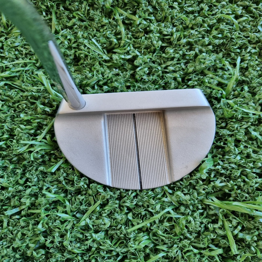 Cleveland Huntington Beach Soft 14 Putter 35" (NEW – Display Stock) - sole view