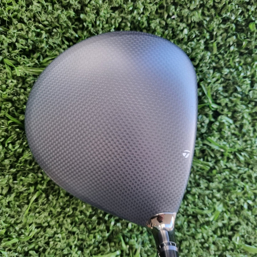 TaylorMade Qi35 Driver 10.5° Stiff Left Handed (USED) - crown